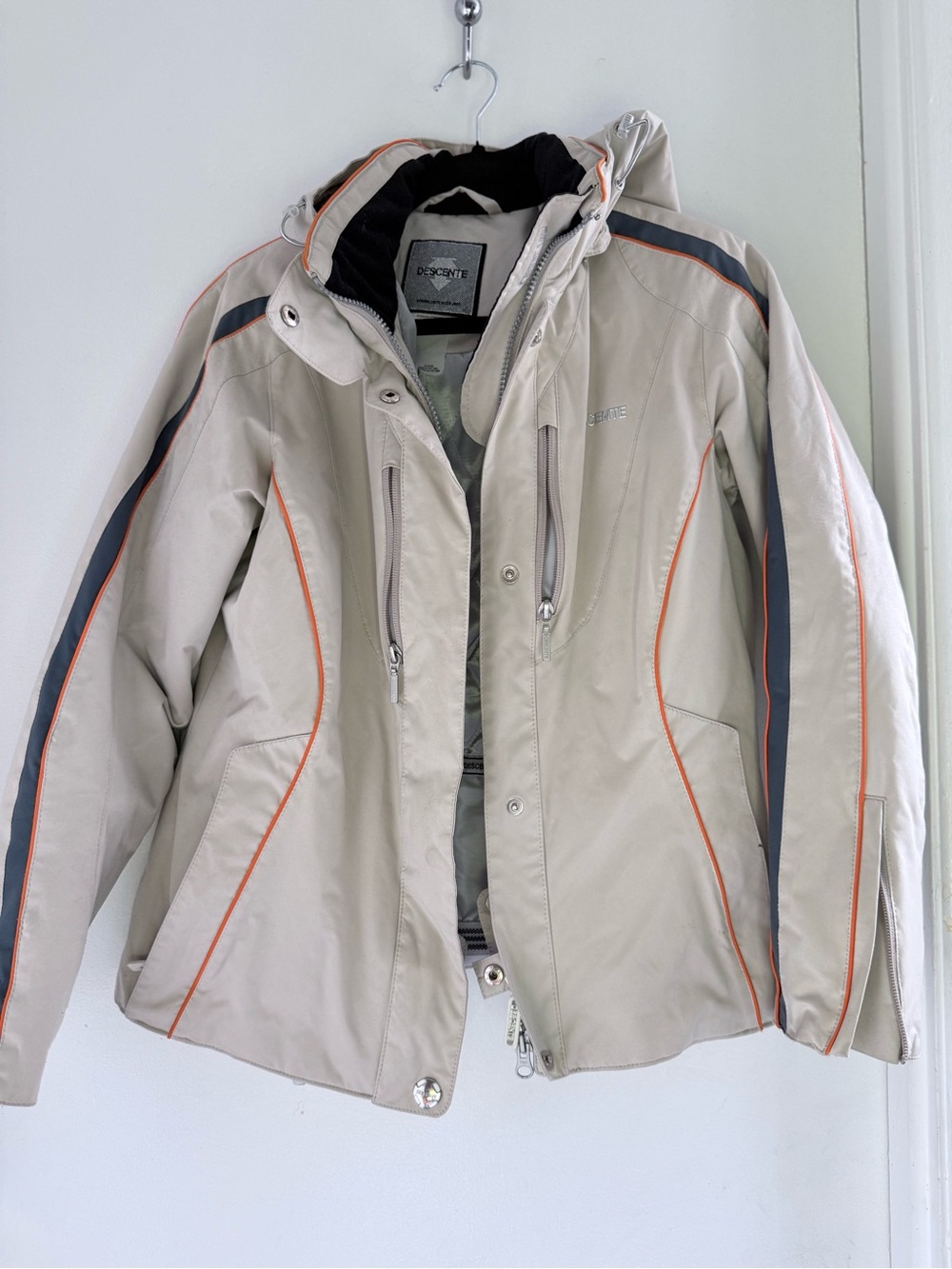 Descente Cream Ski Jacket with Orange Piping and Gray Stripes